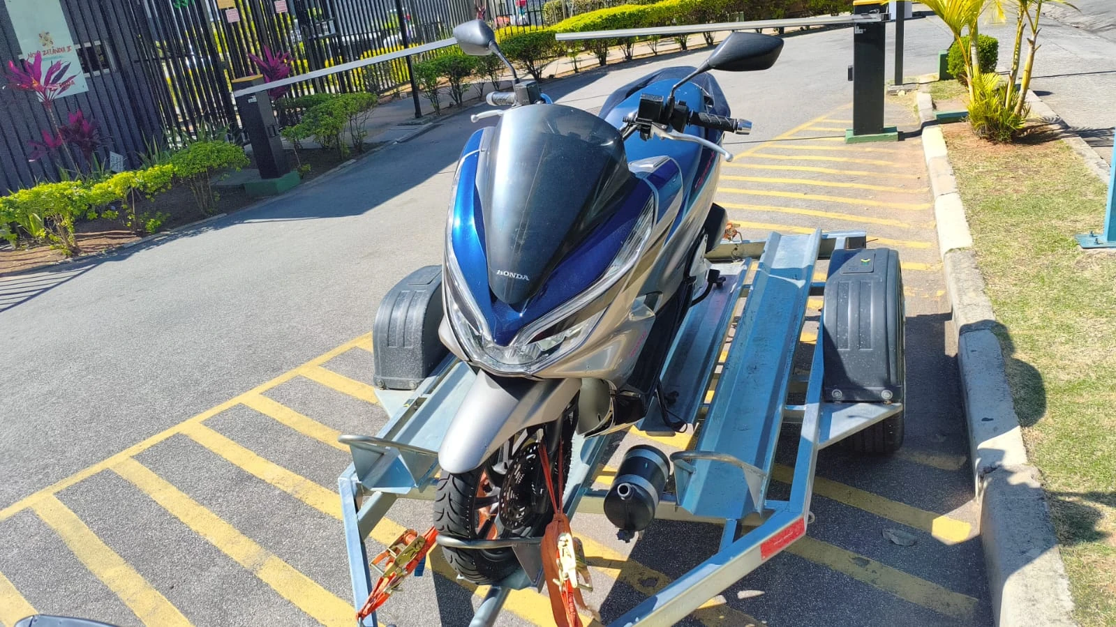 Scooter em atendimento de reboque